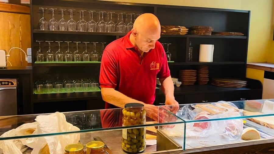 Florence Wine &Food: Taste Tuscan Flavors in Historic Cellar - Who should book this Florence tasting?