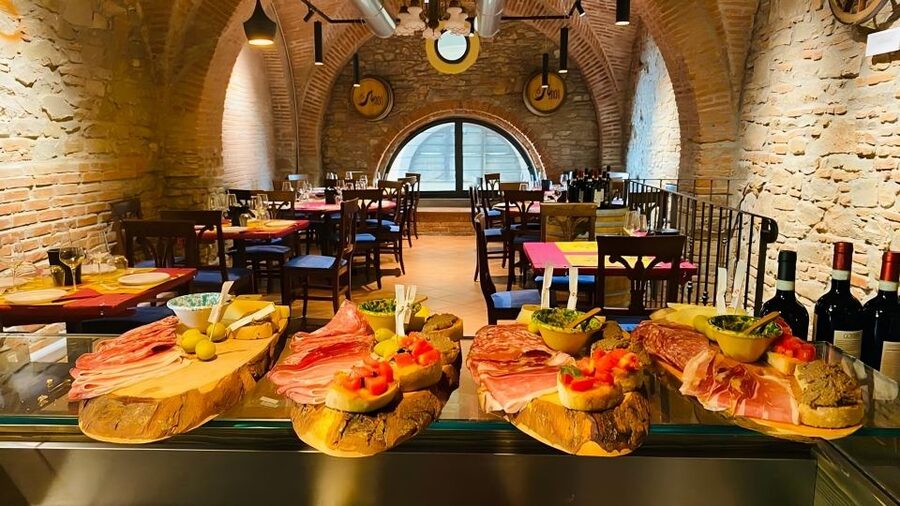 Florence Wine &Food: Taste Tuscan Flavors in Historic Cellar - What happens during the one-hour tasting