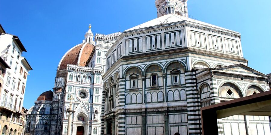 Florence: Wine Windows Walk with Wine Tasting and Appetizers - Practical advice for getting the most from it