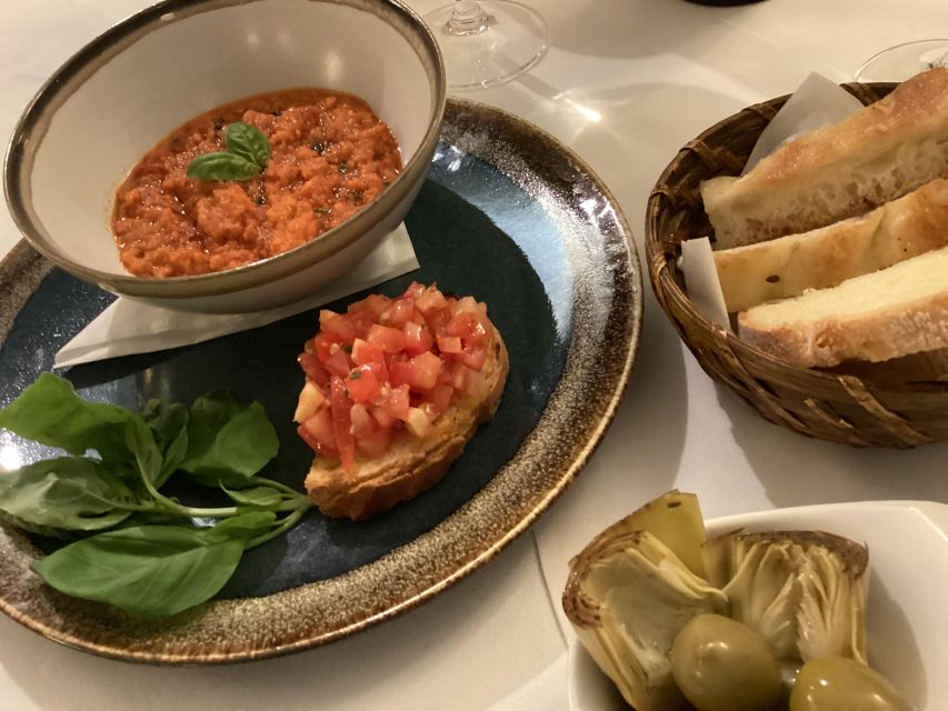 Florence: Wine Windows Walk with Wine Tasting and Appetizers - Piazza degli Antinori and the final wine lesson