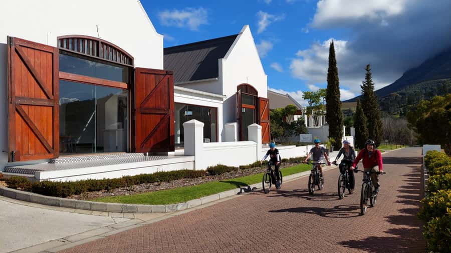 Franschhoek: E-bike Tour with Wine Tasting and Lunch - Lunch and wine tasting in Franschhoek
