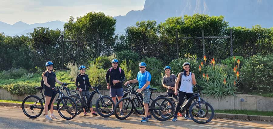Franschhoek: E-bike Tour with Wine Tasting and Lunch - Time to explore Franschhoek