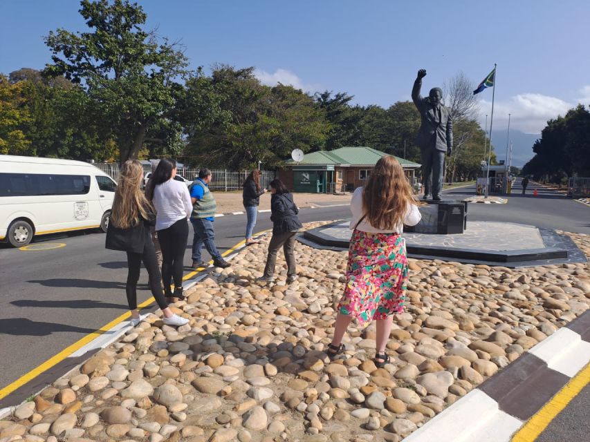Franschhoek & Stellenbosch: Full-Day Wine Tour - Crossing into Franschhoek for the valley views