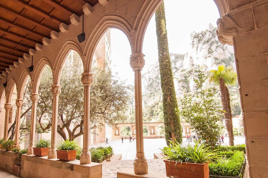 From Barcelona: Montserrat Half-Day Wine and Tapas Trip - Who should book this experience?