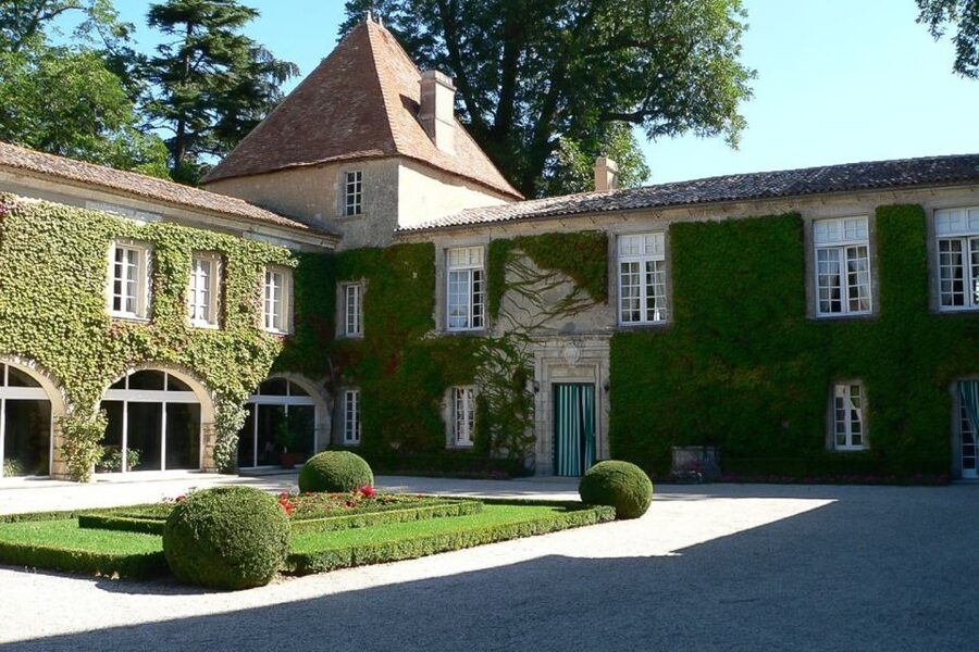 From Bordeaux: Full-Day Medoc Wine Tour - Leaving Bordeaux in a comfortable eight-person van