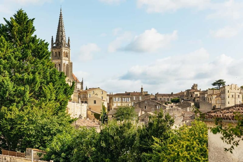 From Bordeaux: Half-Day Saint-Émilion Tour and Wine Tasting - A short ride to a working château