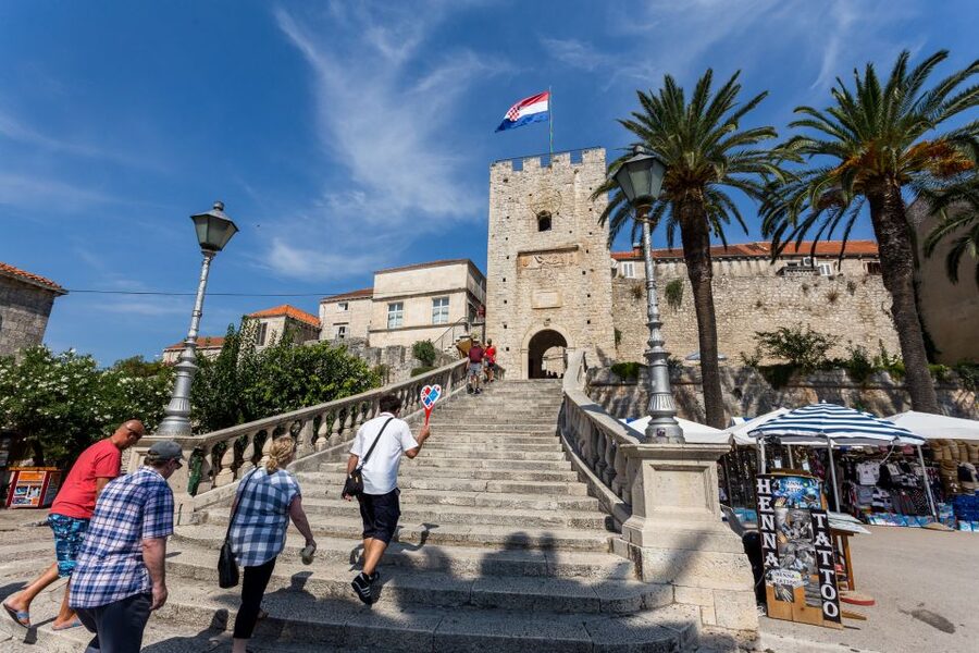 From Dubrovnik: Island of Korčula with wine tasting - Korčula old town and the Marco Polo story