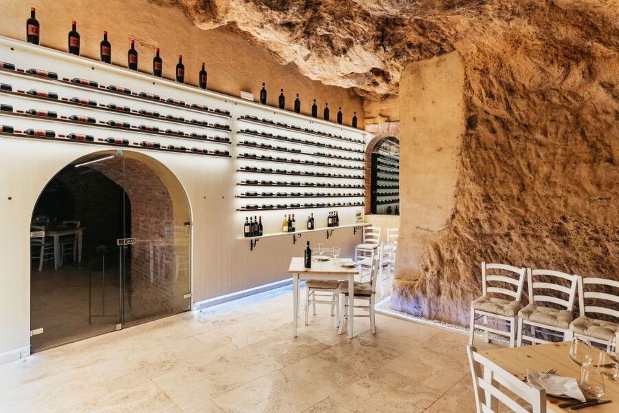 From Florence: Val D'Orcia Tour with Wine Tasting - The guide and group experience