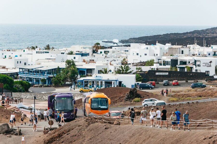 From Fuerteventura: Lanzarote Trip with Wine Tasting & Lunch - Guides, languages, and the pace of the day