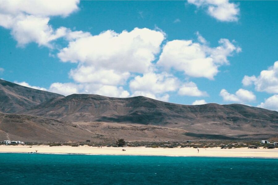 From Fuerteventura: Lanzarote Volcano and Wine Region Tour - Why this Fuerteventura to Lanzarote tour works