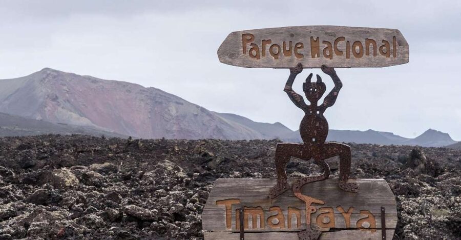 From Fuerteventura: Lanzarote Volcano and Wine Region Tour - The 30-minute ferry from Corralejo