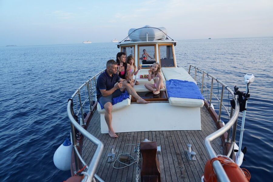 From La Spezia: Cinque Terre Boat Tour with Lunch and Wine - Who will enjoy this boat day most?