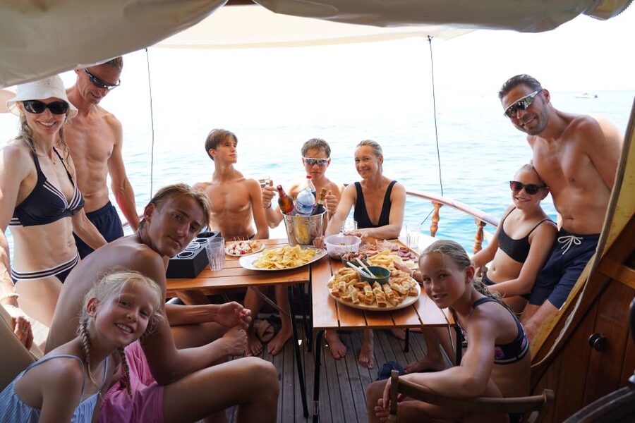 From La Spezia: Cinque Terre Boat Tour with Lunch and Wine - Vernazza, Guvano Beach, and the longer lunch stop