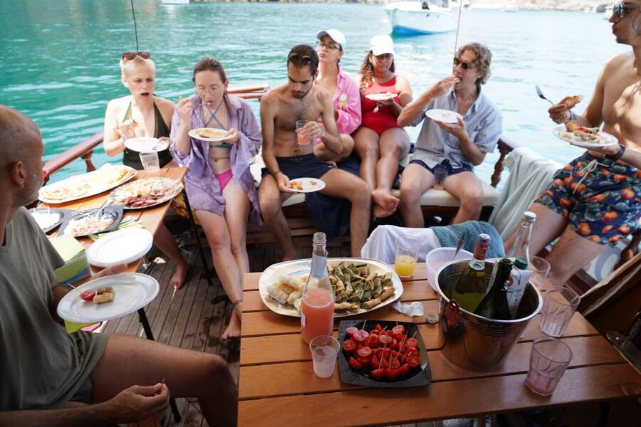 From La Spezia: Cinque Terre Boat Tour with Lunch and Wine - Porto Mirabello to Portovenere and Byron’s cave