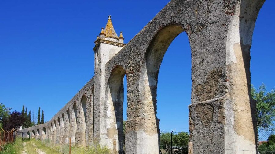From Lisbon: Évora and Monsaraz Day Tour with Wine Tasting - The best way to approach the day