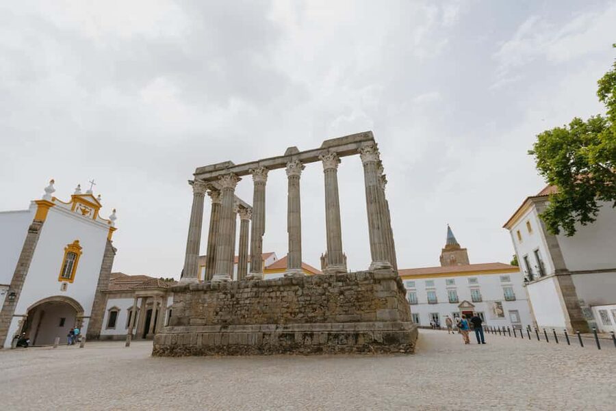 From Lisbon: Évora and Monsaraz Day Tour with Wine Tasting - Why this Alentejo day trip works