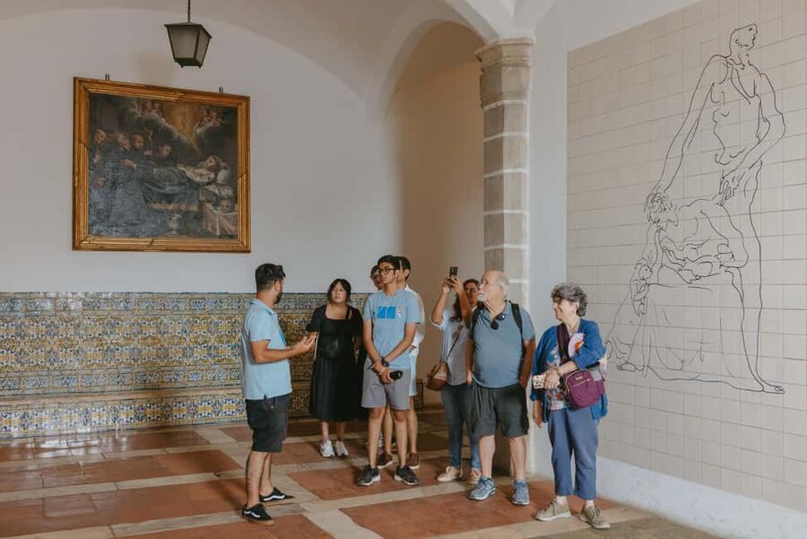 From Lisbon: Évora and Monsaraz Day Tour with Wine Tasting - Lunch in Monsaraz, with your own budget