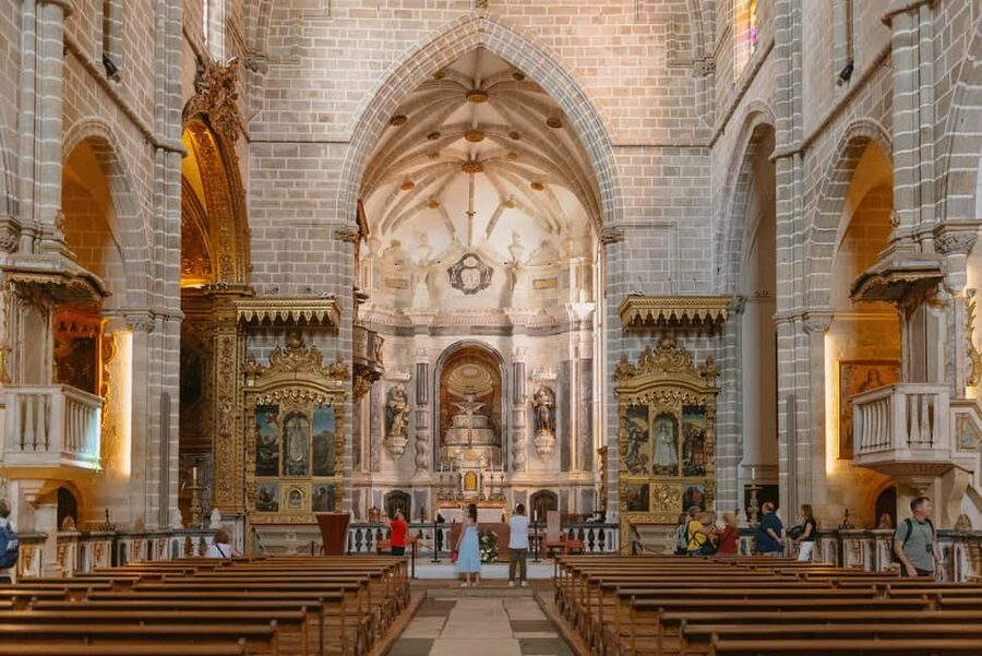 From Lisbon: Évora and Monsaraz Day Tour with Wine Tasting - How the $108 price measures up