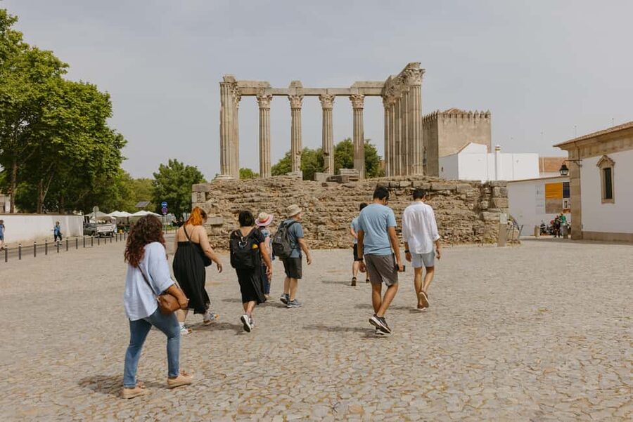 From Lisbon: Évora and Monsaraz Day Tour with Wine Tasting - Évora, where Roman ruins meet the Chapel of Bones