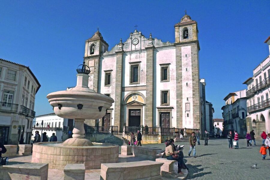 From Lisbon: Évora Wine & Heritage Tour - The Cathedral and the Chapel of Bones
