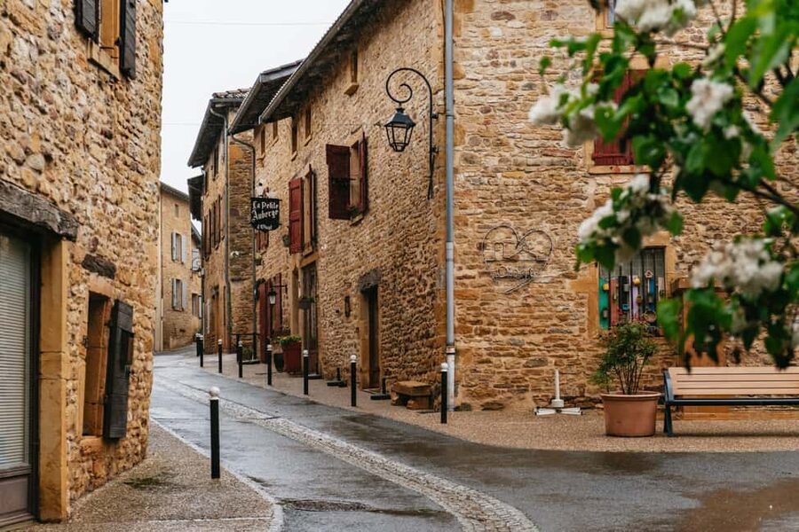 From Lyon: Golden Stones Beaujolais Wine Tasting Tour - A quick route from Bellecour to the Beaujolais hills