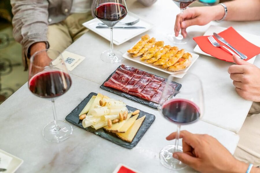 From Madrid: Traditional Villages, Winery Tour & Tapas Lunch - Key points at a glance