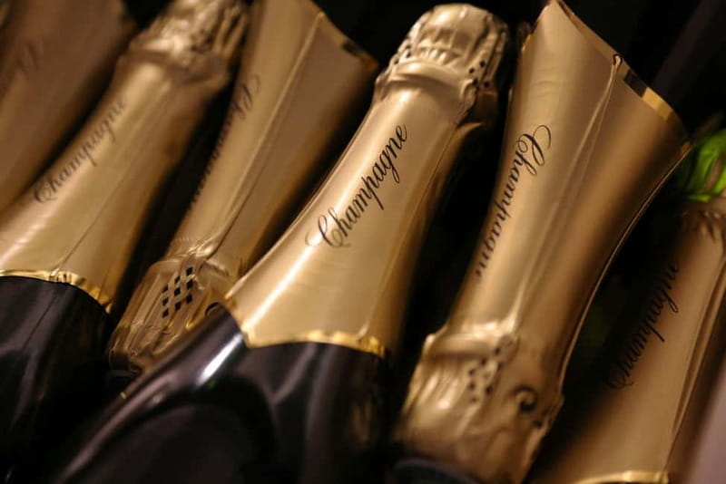 From Paris: Champagne Day Trip with 7 Tastings and Lunch - What the guides add to the day