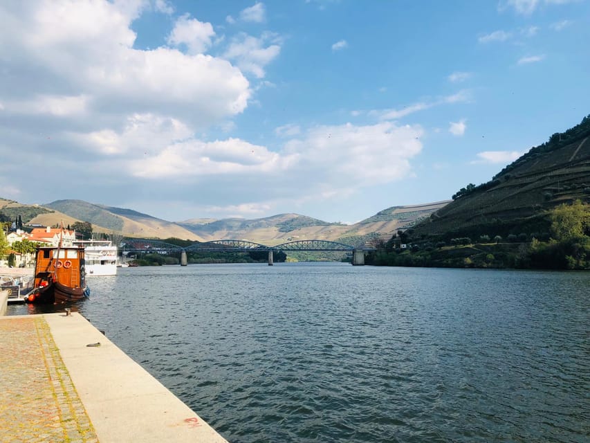 From Porto Day Douro Valley Wine Tour 2 Wine Tasting & Lunch - Seeing the valley from a rabelo boat