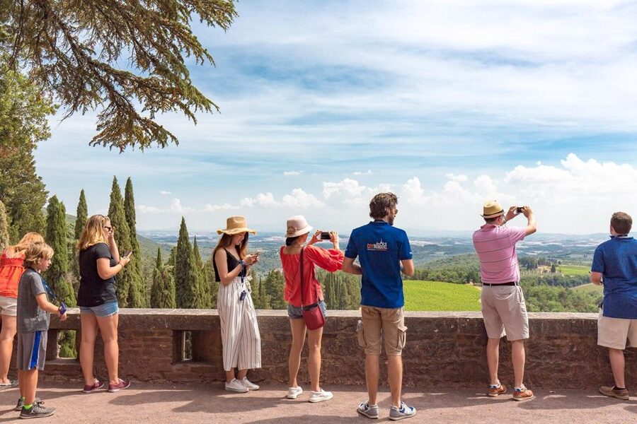 From Rome: Bagnoregio & Orvieto Day Trip with Wines & Lunch - A Tuscan lunch with five wines