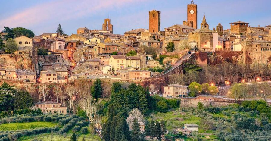 From Rome: Bagnoregio & Orvieto Day Trip with Wines & Lunch - Orvieto gives the day a second character