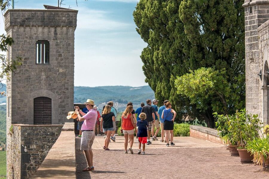 From Rome: Bagnoregio & Orvieto Day Trip with Wines & Lunch - Meeting point, clothing, and physical demands