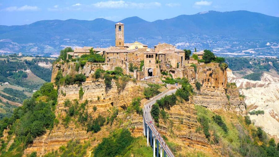 From Rome: Bagnoregio & Orvieto Day Trip with Wines & Lunch - The coach ride is part of the bargain