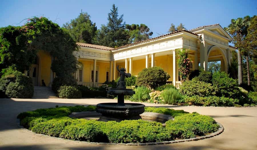 From Santiago: Maipo Valley Wine Tour - The guides can shape the day