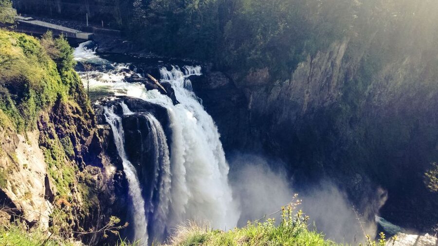 From Seattle: Snoqualmie Falls & Woodinville Wine Tasting - Woodinville wineries with a personal feel