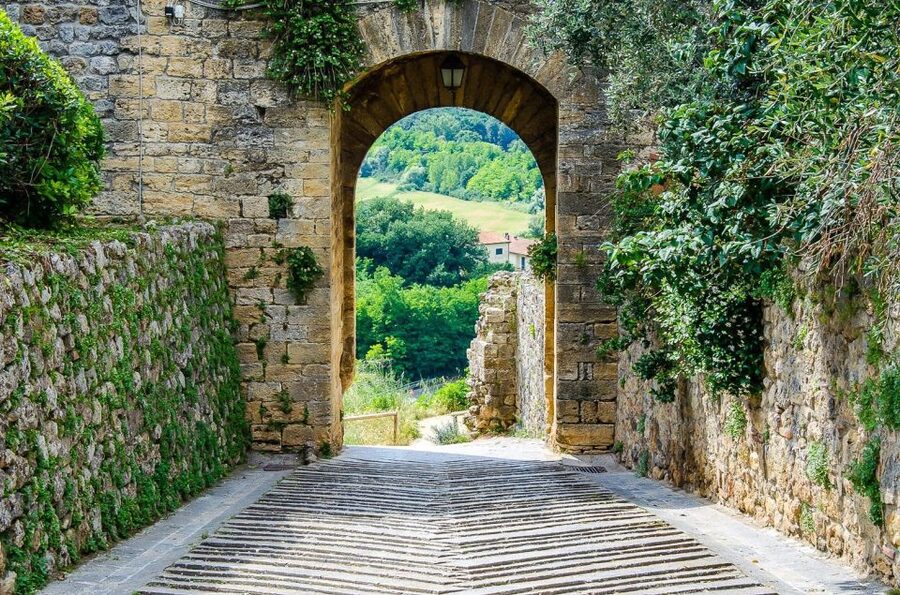 From Siena: Day Tour in a Vintage Fiat 500 with Winery - The Return Route Through the Hills