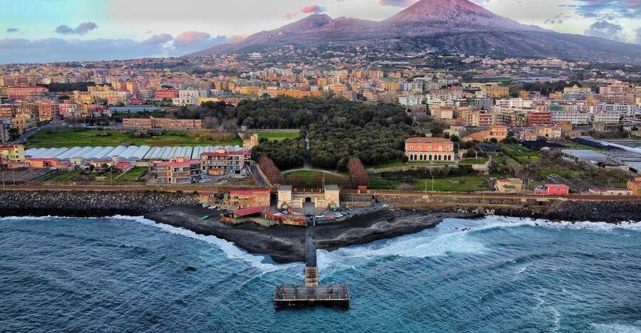 From Sorrento: Pompeii & Mt. Vesuvius Tour with Lunch & Wine - Pickup from Sorrento and the long road north