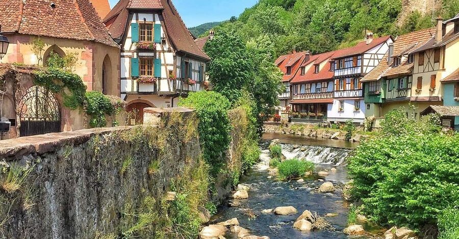 From Strasbourg: Medieval Villages & Wine Tasting Day Trip - Hunawihr and the wine tasting