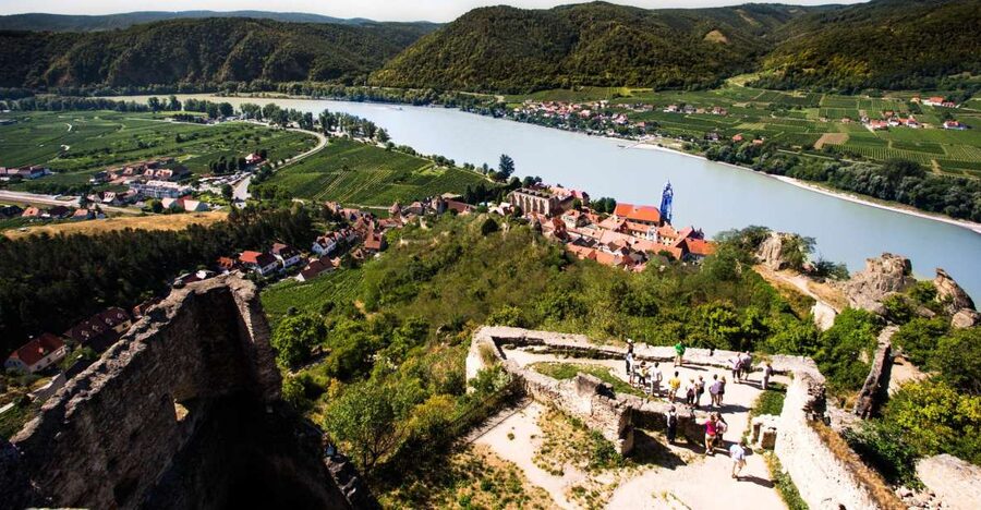 From Vienna: Wachau Valley Day Tour with Wine Tasting - Riding west from Vienna in a small van