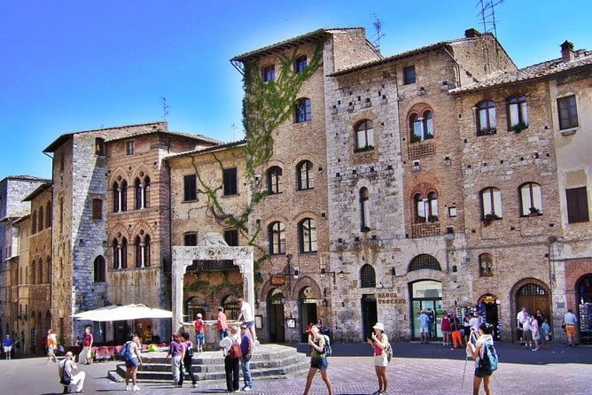 Full Day Tour to Val d'Orcia and Gladiator's Fields with Wines - The Madonna di Vitaleta and the Gladiator countryside