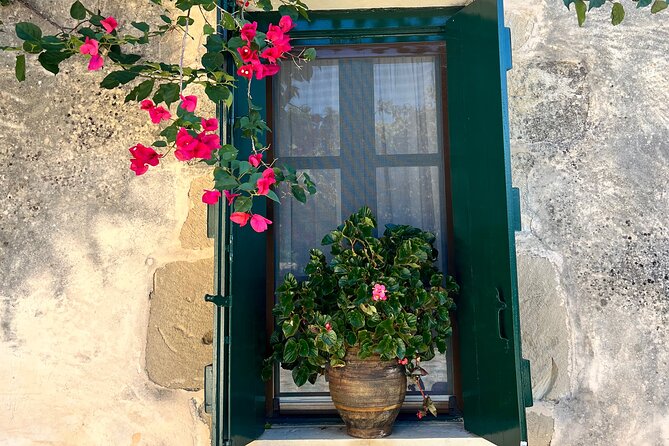 Gastronomy tour and wine tasting in traditional villages - Lake Kournas: lamb, stuffed vegetables, and four wines