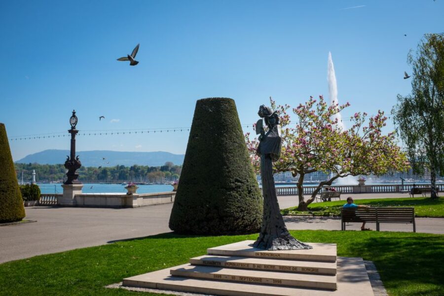 Geneva: Scenic Lake Cruise with Snacks and Wine - Weather, comfort, and the open-boat tradeoff