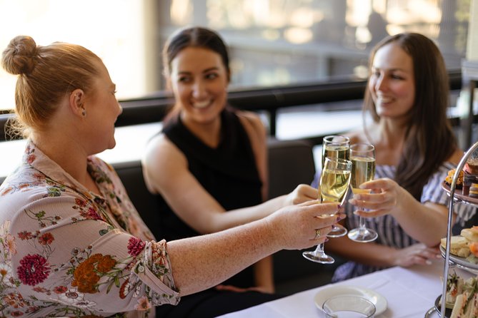 Gold Coast Hot Air Balloon with 5 Star Champagne Buffet Breakfast - Who will enjoy this most