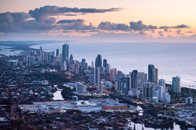 Gold Coast Hot Air Balloon with 5 Star Champagne Buffet Breakfast - An hour above beaches, waterways, and Surfers Paradise