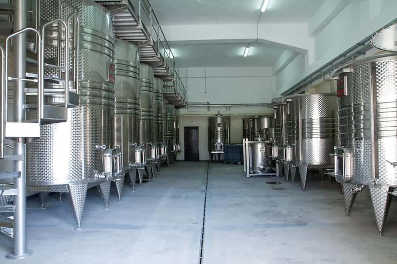 Građani: Winery Tour and Tasting at Winery Lipovac - The setting, service, and a small visual mismatch