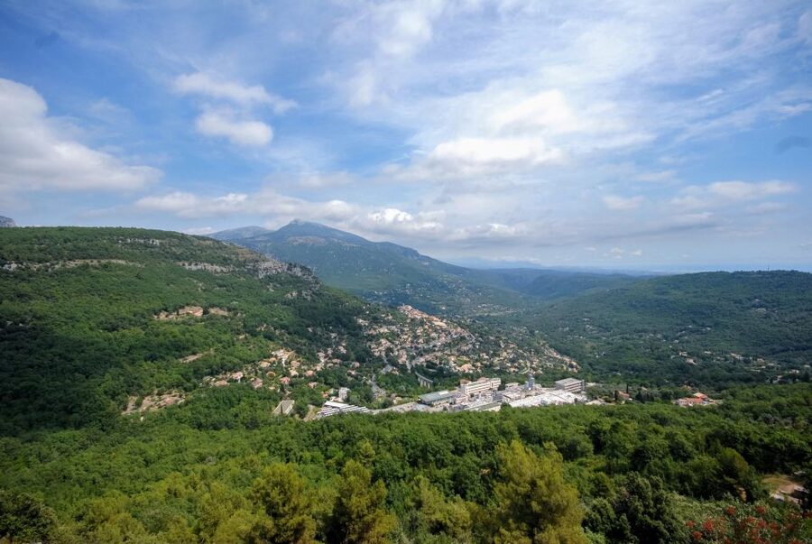 Grasse, Valbonne & Gourdon: Day Tour with Wine Tasting - Valbonne’s arcades and lunch around the square