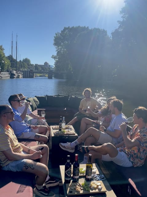 Groningen: Evening Cheese and Wine cruise - Het Verbindingskanaal and Central Station from the water
