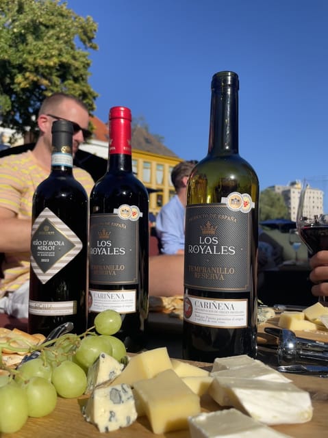 Groningen: Evening Cheese and Wine cruise - What the one-hour schedule feels like