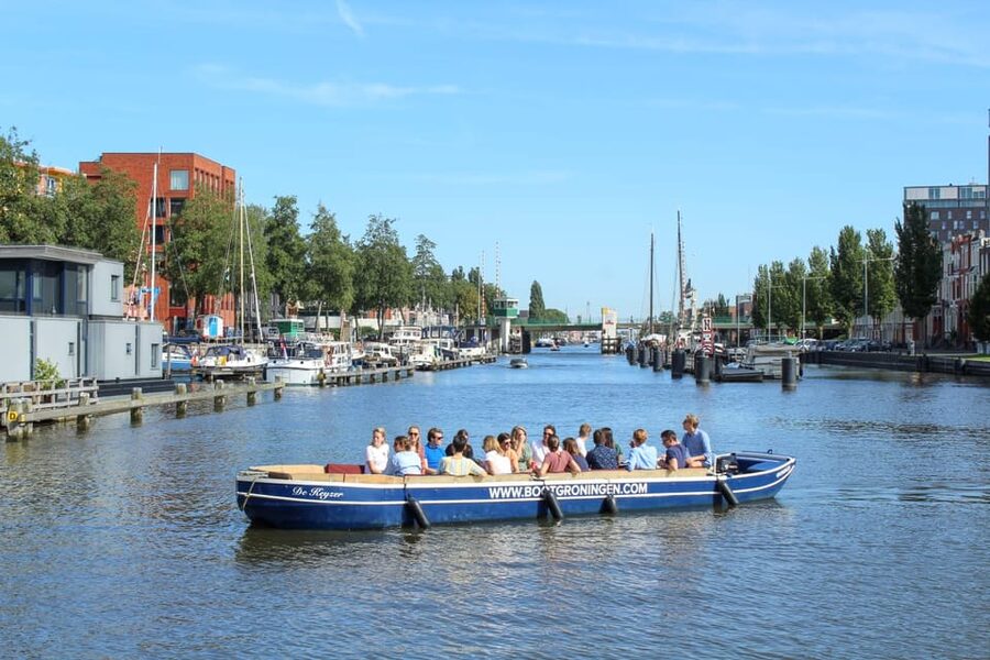 Groningen: Evening Cheese and Wine cruise - Small group comfort, with a few limits