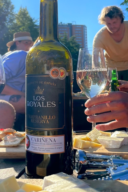 Groningen: Evening Cheese and Wine cruise - Who will enjoy this Groningen cruise most