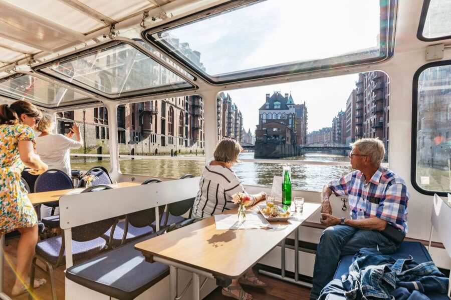 Hamburg: Harbor Cruise with Wine and Cheese - Three wines, local cheese, and a practical serving size